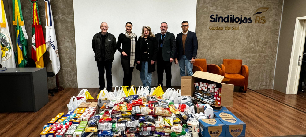 Entidades entregam alimentos arrecadados  em almoço do Dia do Comerciante